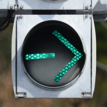 四日市市浮橋１丁目の矢印信号機
