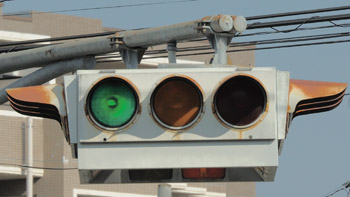 青葉区国見２丁目の懸垂型信号機
