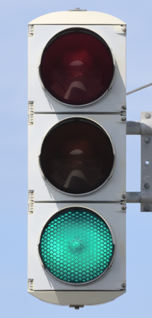 上越市有間川の歩行者用信号機